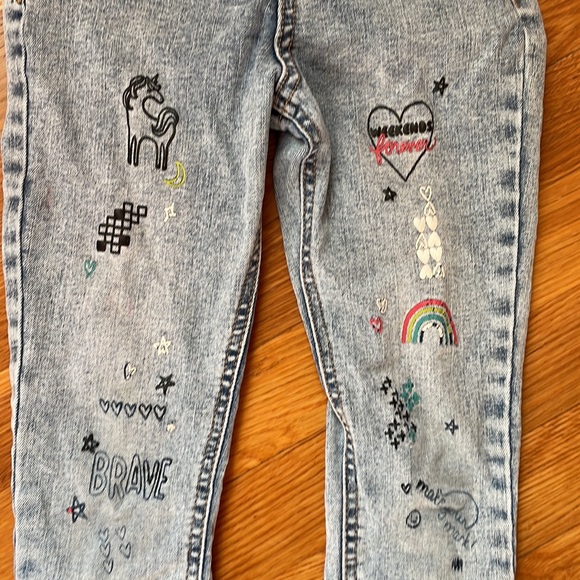 Girls Cat and Jack jeans, size 6, acid wash, light blue, unicorn, rainbows, & ❤️ - Picture 2 of 3